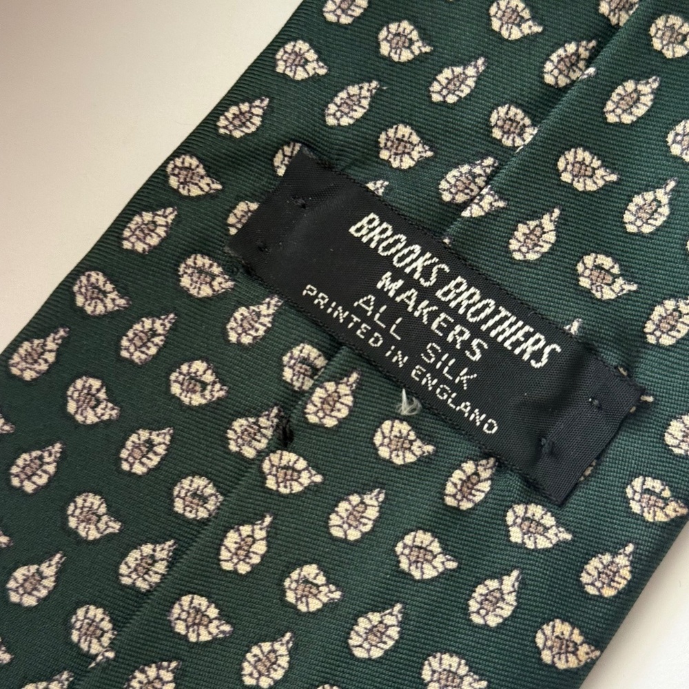 Brooks Brothers Makers Silk Tie Forest Green Leaf Pattern Printed in England